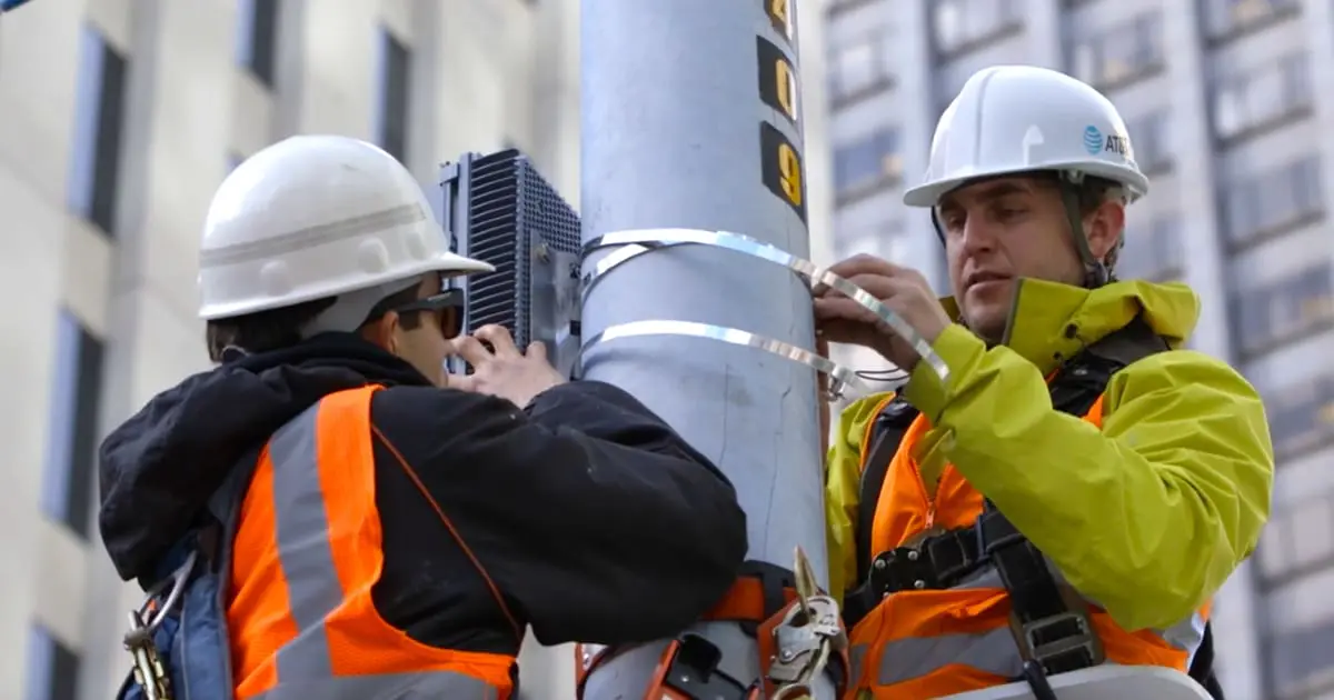 AT&T workers working