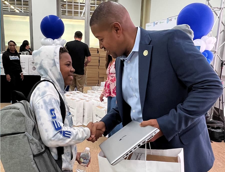 ‘A Blessing’ – AT&T Provides 500 Free Laptops to Detroiters - AT&T Connects