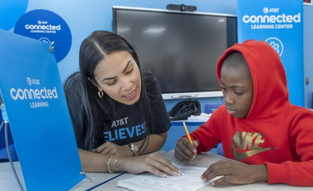 604-OYC-ATT-ConnectedLearning-08-23-1000x601