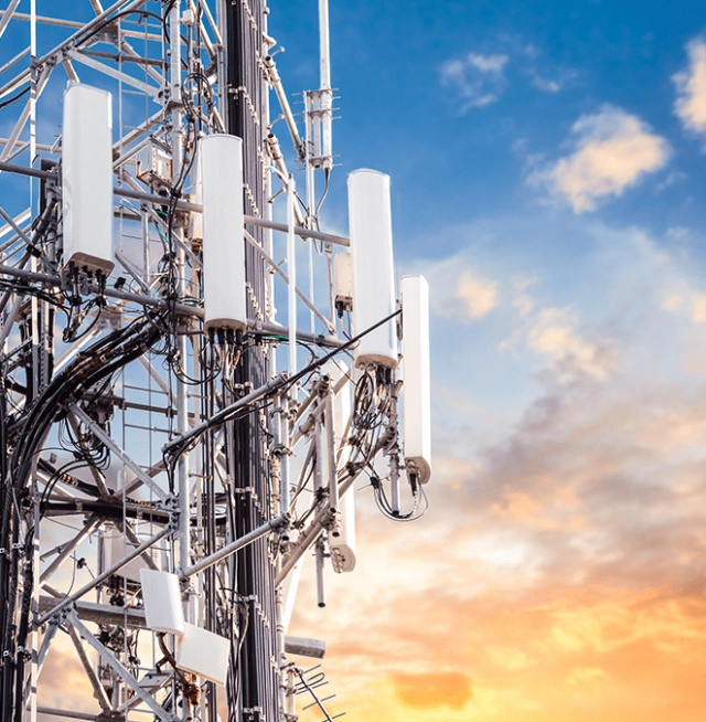 an image of the top of a cell phone tower