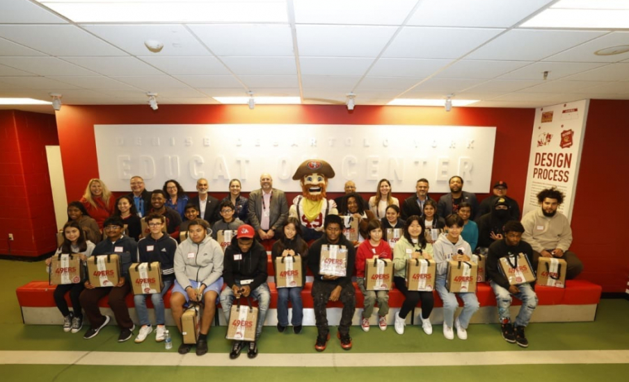 CA-49ers-group-shot-laptops-1280x853.jpg