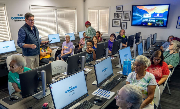 Group of older Californians at the training with Mynd