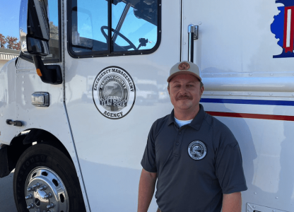 FirstNet-provides-peace-of-mind-for-first-ever-NASCAR-race-in-Illinois-Metro-East_900x675