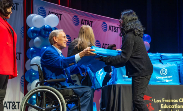 Gov. Abbott shaking hands with student
