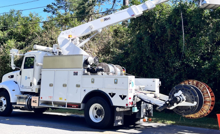 AT&T line truck working